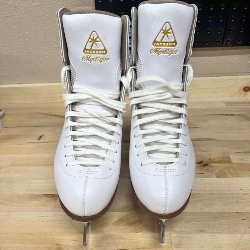 Women’s Jackson Mystique ice skate boots with blade protectors